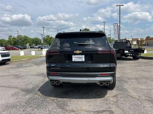 Mosaic Black Metallic 2026 Chevrolet Traverse LT