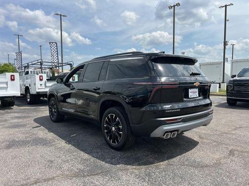 Mosaic Black Metallic 2026 Chevrolet Traverse LT