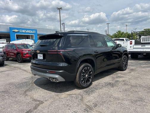 Mosaic Black Metallic 2026 Chevrolet Traverse LT