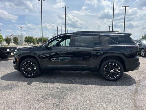 Mosaic Black Metallic 2026 Chevrolet Traverse LT