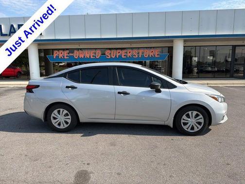 Brilliant Silver Metallic 2020 Nissan Versa 1.6 S