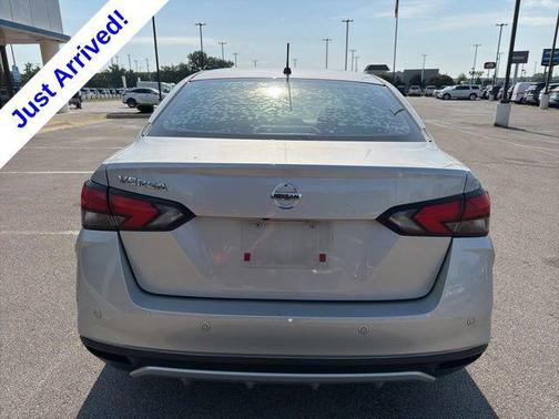 Brilliant Silver Metallic 2020 Nissan Versa 1.6 S