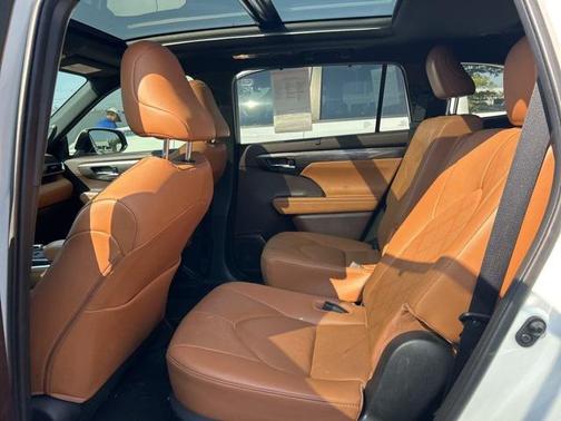 2021 Toyota Highlander Platinum