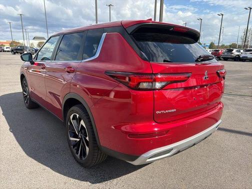 Red Diamond 2023 Mitsubishi Outlander SE 2.5 2WD