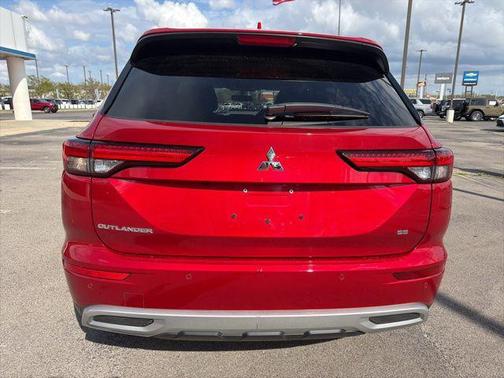 Red Diamond 2023 Mitsubishi Outlander SE 2.5 2WD