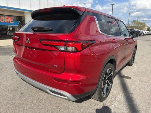 Red Diamond 2023 Mitsubishi Outlander SE 2.5 2WD