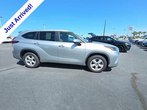 Celestial Silver Metallic 2023 Toyota Highlander LE