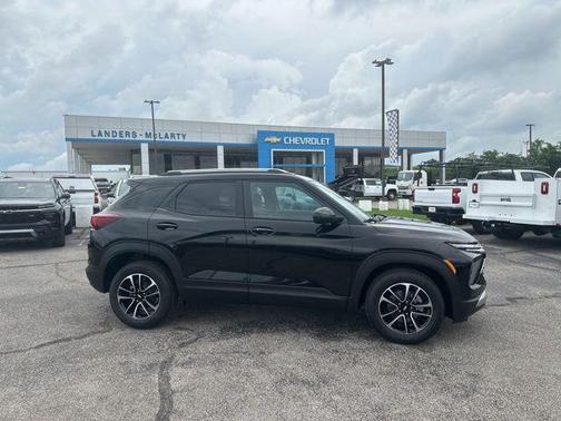 Mosaic Black Metallic 2026 Chevrolet Trailblazer LT