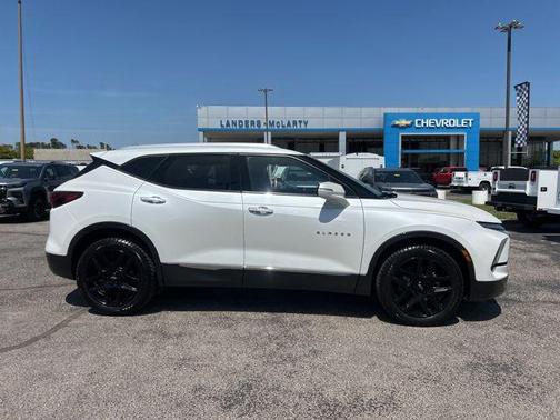 Iridescent Pearl Tricoat 2023 Chevrolet Blazer Premier