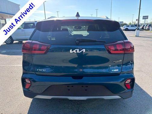 Deep Cerulean 2022 Kia Niro LXS
