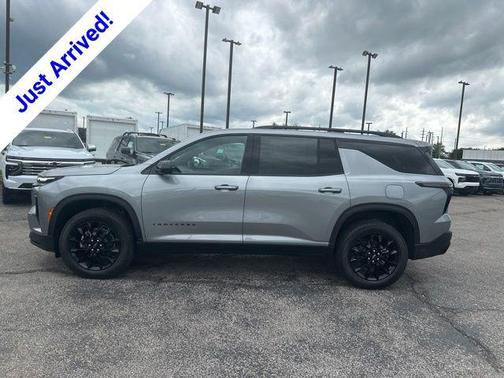 Sterling Gray Metallic 2026 Chevrolet Traverse LT
