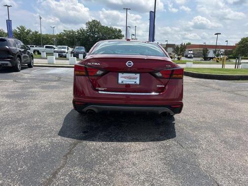 2022 Nissan Altima SR VC-Turbo FWD