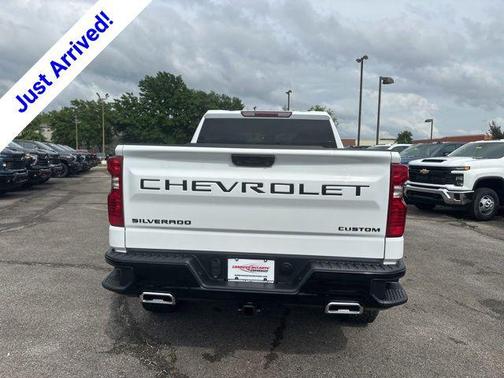 Summit White 2026 Chevrolet Silverado 1500 Custom Trail Boss