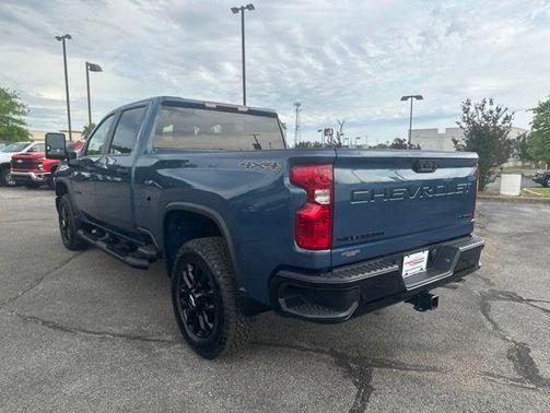 Lakeshore Blue Metallic 2026 Chevrolet Silverado 2500 Custom