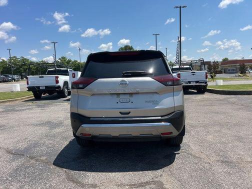 Champagne Silver Metallic/Super Black 2021 Nissan Rogue Platinum