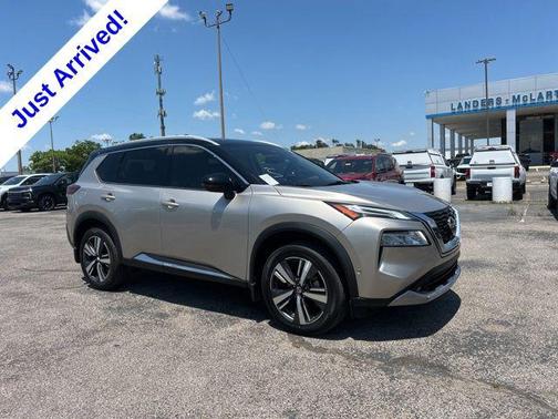 Champagne Silver Metallic/Super Black 2021 Nissan Rogue Platinum