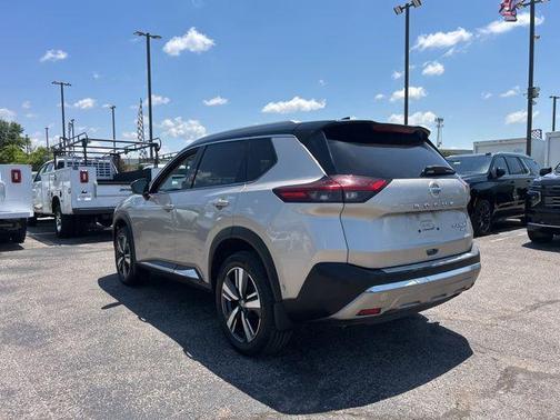 Champagne Silver Metallic/Super Black 2021 Nissan Rogue Platinum