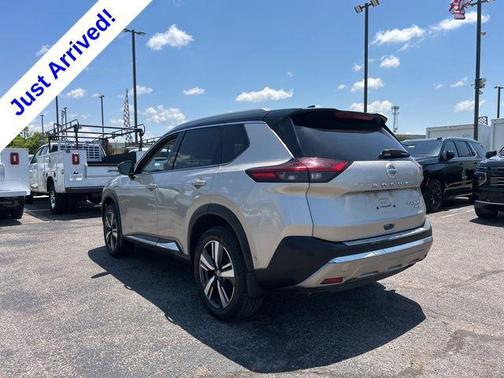 Champagne Silver Metallic/Super Black 2021 Nissan Rogue Platinum