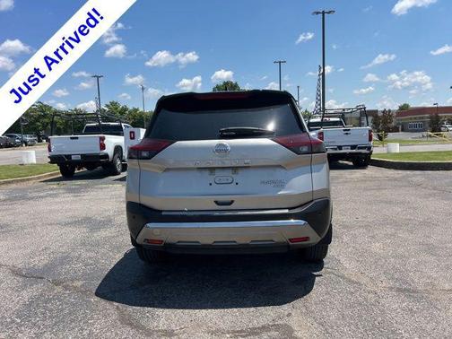 Champagne Silver Metallic/Super Black 2021 Nissan Rogue Platinum