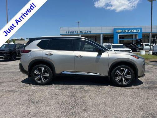 Champagne Silver Metallic/Super Black 2021 Nissan Rogue Platinum
