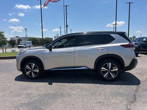 Champagne Silver Metallic/Super Black 2021 Nissan Rogue Platinum