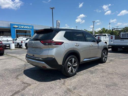 Champagne Silver Metallic/Super Black 2021 Nissan Rogue Platinum