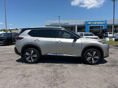Champagne Silver Metallic/Super Black 2021 Nissan Rogue Platinum