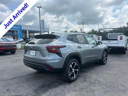 Sterling Gray Metallic 2026 Chevrolet Trax FWD 1RS