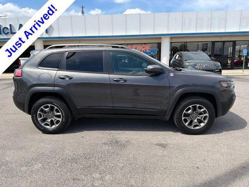Granite Crystal Metallic Clearcoat 2021 Jeep Cherokee Trailhawk
