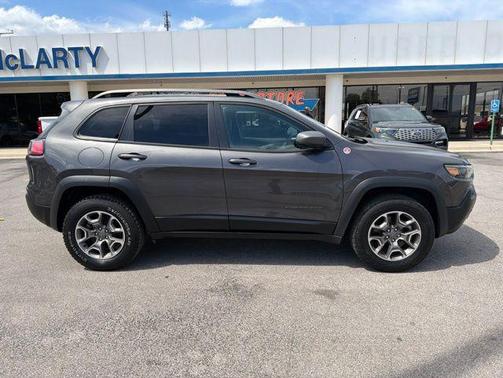 Granite Crystal Metallic Clearcoat 2021 Jeep Cherokee Trailhawk