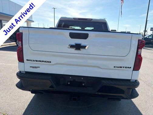 Summit White 2024 Chevrolet Silverado 1500 Custom Trail Boss