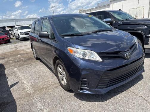 2020 Toyota Sienna SE