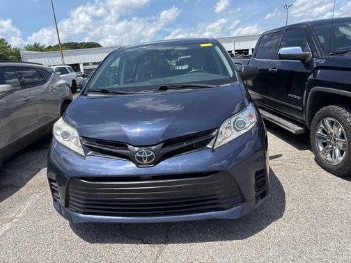 2020 Toyota Sienna SE