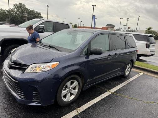 2020 Toyota Sienna SE