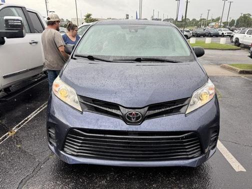2020 Toyota Sienna SE