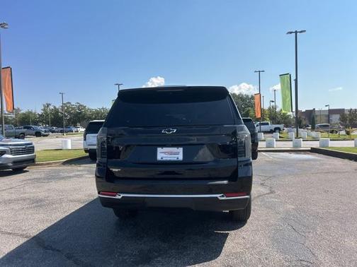 2025 Chevrolet Suburban LT