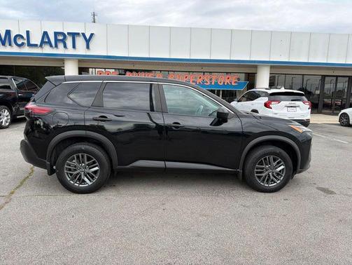 Super Black 2022 Nissan Rogue S