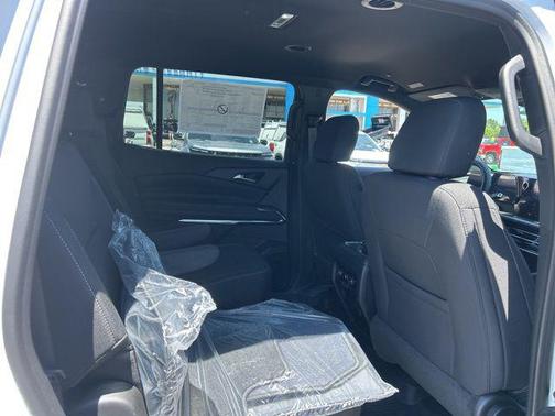 Summit White 2026 Chevrolet Traverse LT