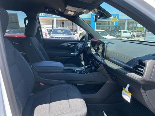 Summit White 2026 Chevrolet Traverse LT