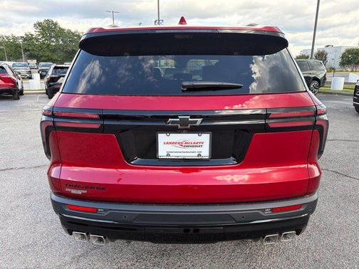 Radiant Red Tintcoat 2027 Chevrolet Traverse LT