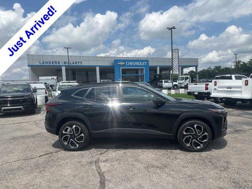 Mosaic Black Metallic 2026 Chevrolet Trax FWD 2RS