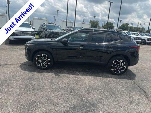 Mosaic Black Metallic 2026 Chevrolet Trax FWD 2RS