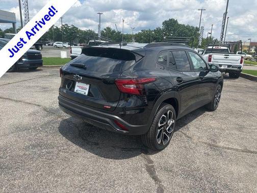 Mosaic Black Metallic 2026 Chevrolet Trax FWD 2RS