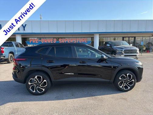 Mosaic Black Metallic 2025 Chevrolet Trax FWD 2RS