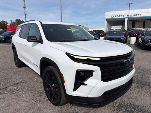 Summit White 2026 Chevrolet Traverse LT