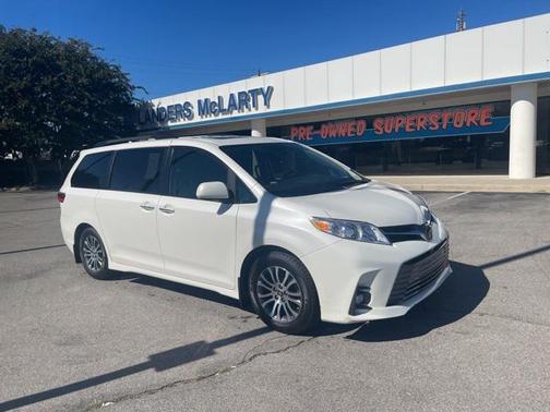2020 Toyota Sienna XLE
