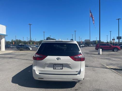 2020 Toyota Sienna XLE