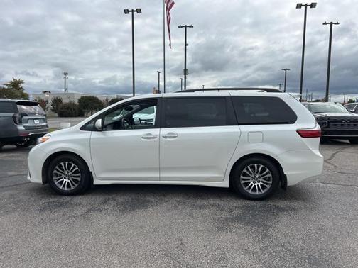 2020 Toyota Sienna XLE