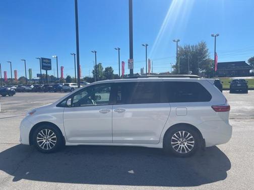 2020 Toyota Sienna XLE