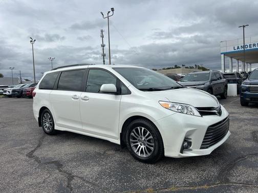 2020 Toyota Sienna XLE